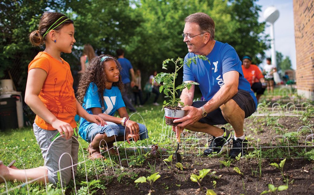 Volunteer-Hero-veterans-ptsd-gardening-beekeeping